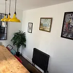 Northampton Oasis - 4 Bedroom House