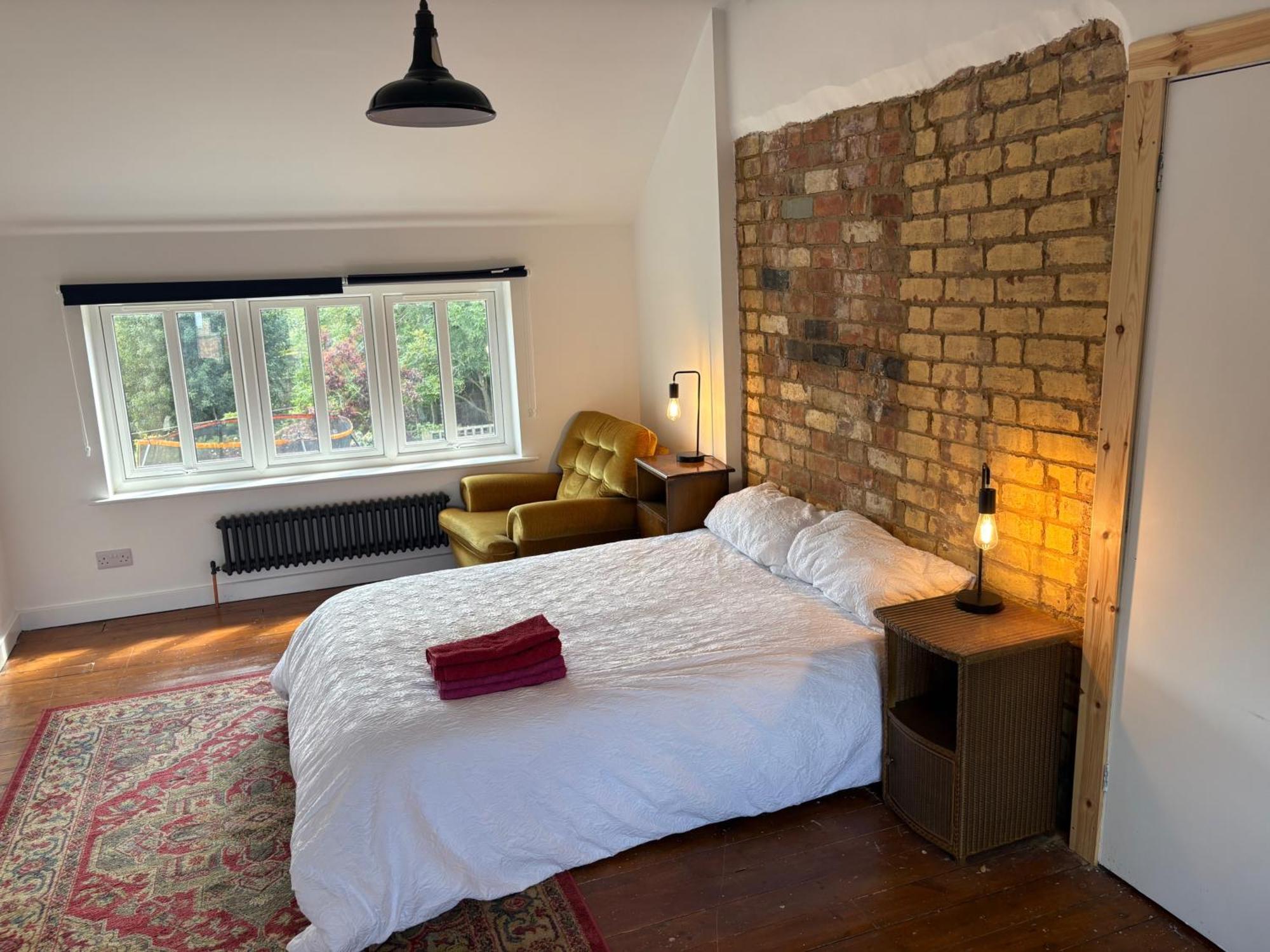 Oasis - 4 Bedroom House * Northampton